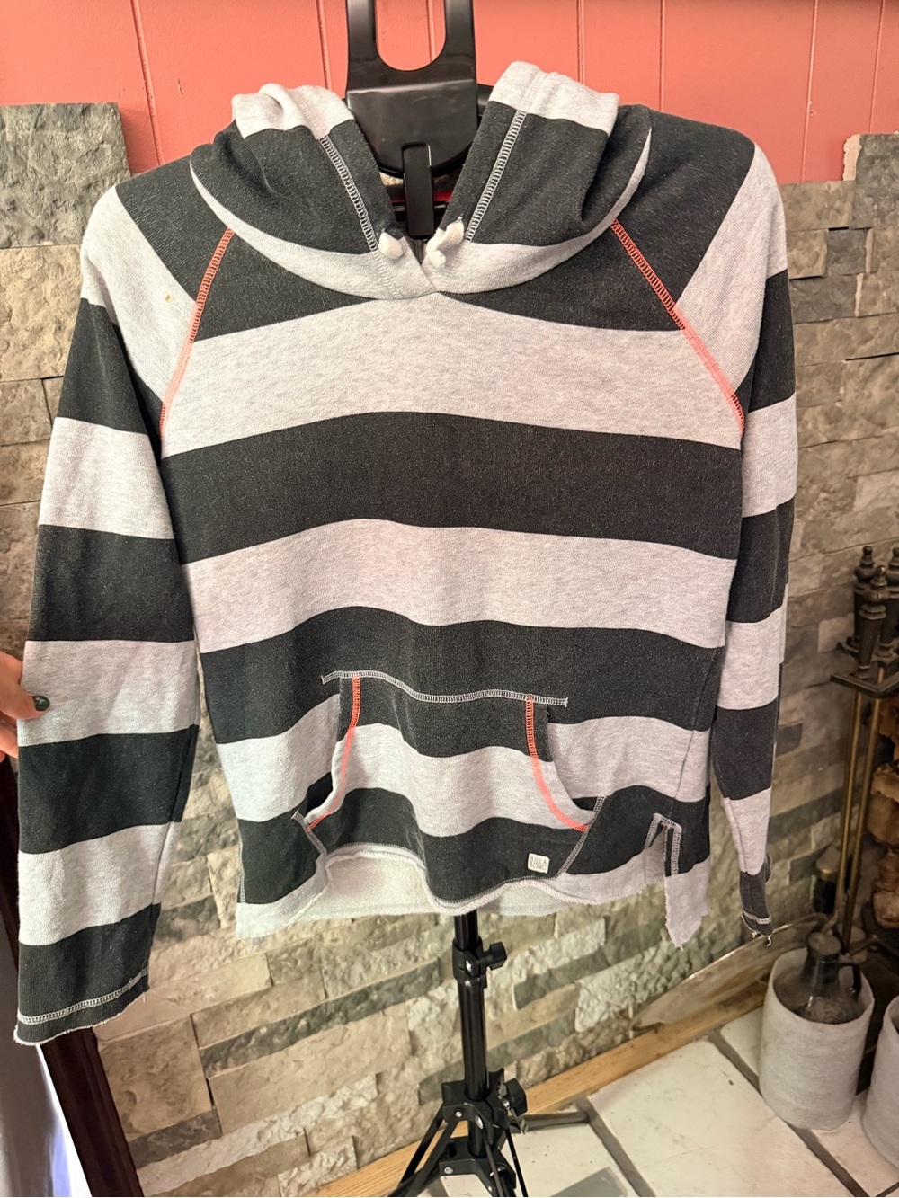 BILLABONG Gray Striped Pullover Hoodie Sweater Pink Stitching Size Large